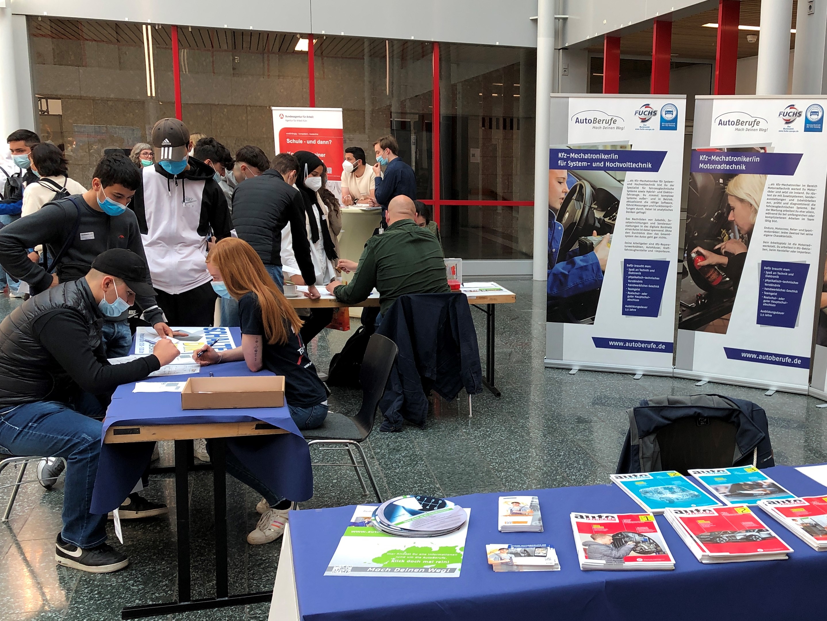 Großer Andrang am Stand des Kfz Gewerbes